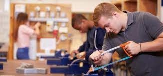 Επισκέψεις μαθητών/τριών Γ΄ Γυμνασίου και Α΄ ΓΕ.Λ. ή ΕΠΑ.Λ. σε σχολικές μονάδες ΕΠΑ.Λ. και Εργαστηριακά&nbsp;Κέντρα.